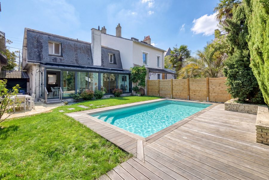 Villa contemporaine avec piscine, photo de reportage